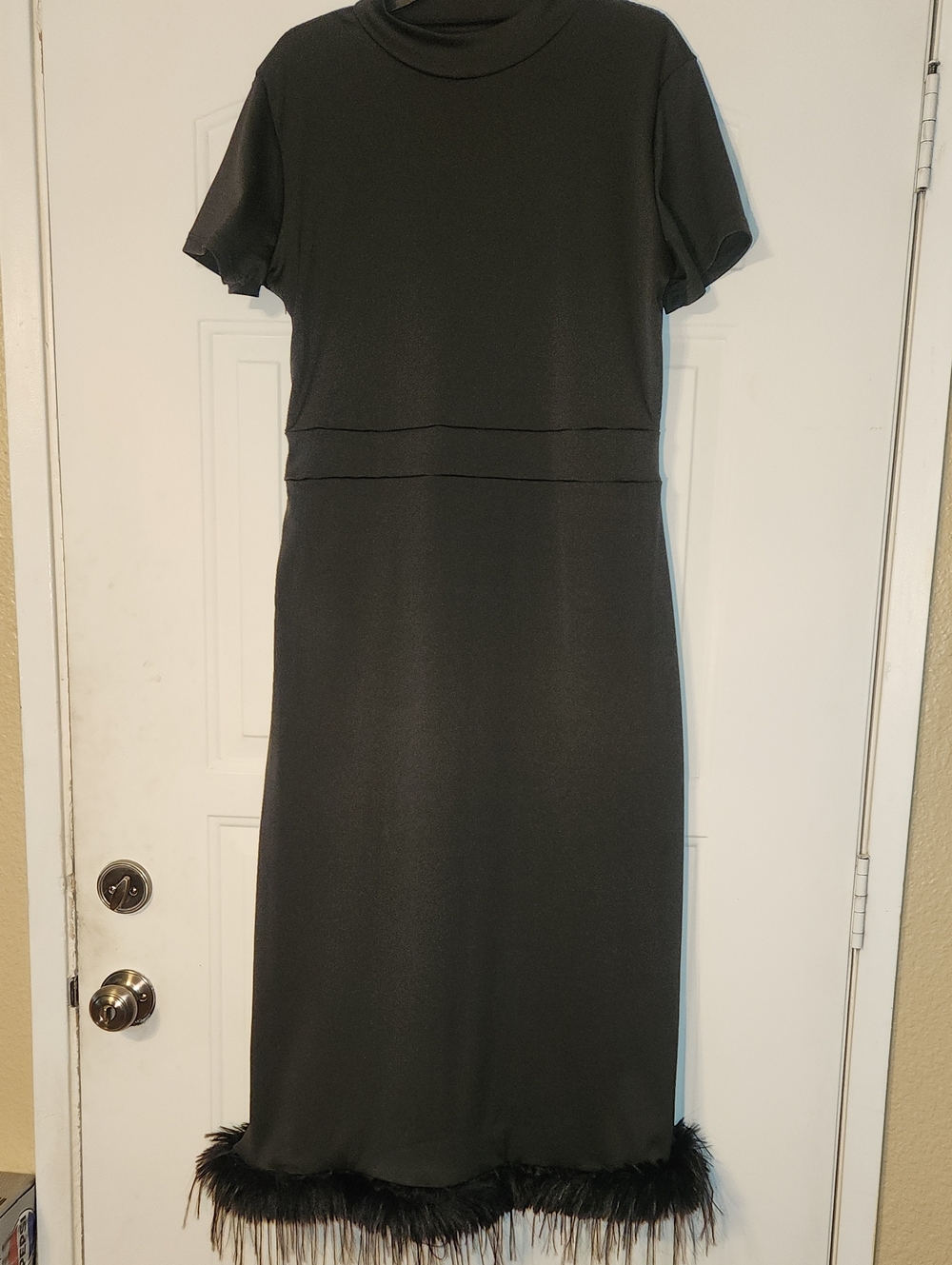 Black Short-Sleeve Midi Dress with Feather Hem
